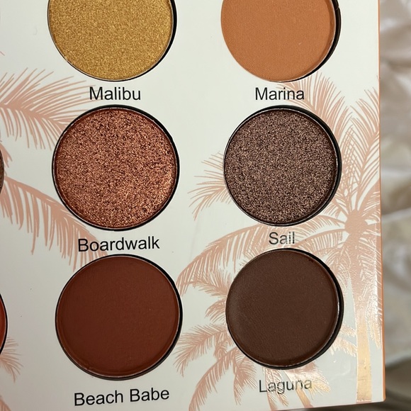 Beauty Creations~Cali Chic Eye shadow Palette - Picture 6 of 8